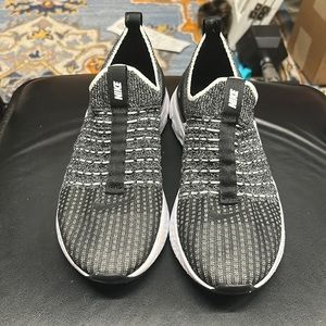 Nike React Phantom Run Flyknit 2 women’s size 6.5